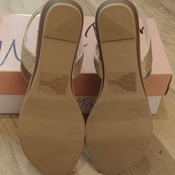 NIB Wild Pair Dusty Rose Floral Sandals - Picture 10 of 12